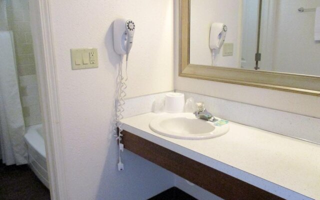 OYO Hotel St. Helens, OR