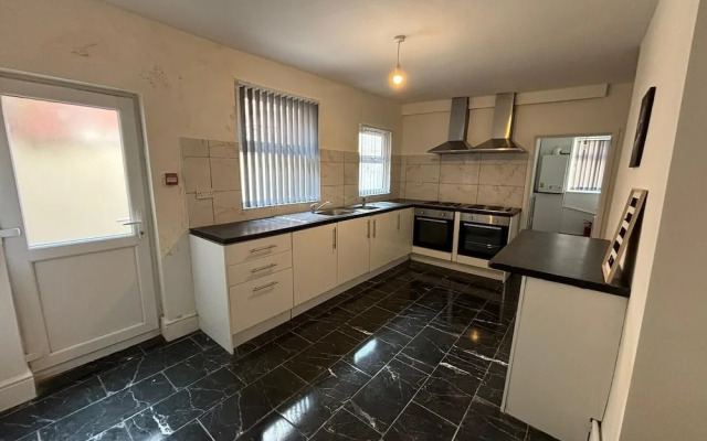 Luxe Spacious 5-bed House in Liverpool