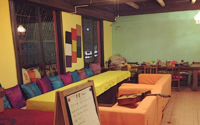 How Flowers Youth Hostel