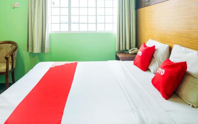 OYO 89408 Royal Hotel