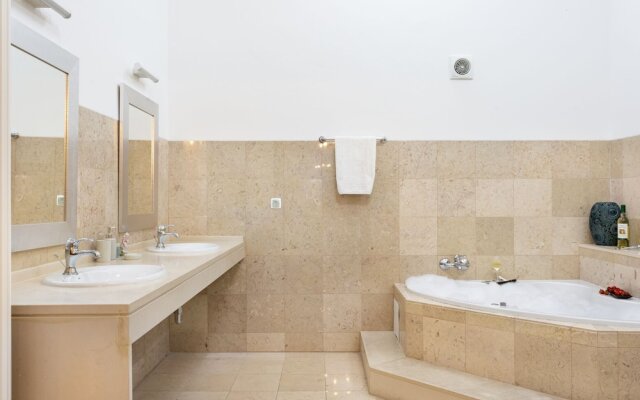 JOIVY Astonishing 1BR home in Baixa, 5mins to Santa Justa Lift