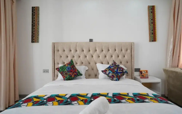 Lux Suites Platinum Oak Residency
