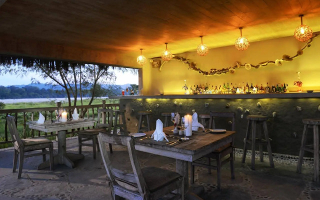 Barahi Jungle Lodge