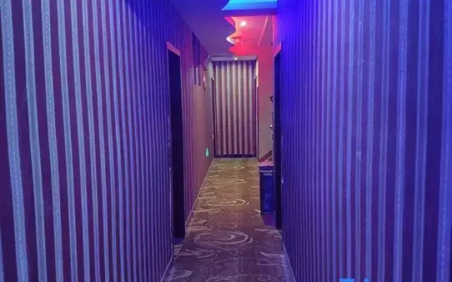 Qujing Romantic House Boutique Hotel