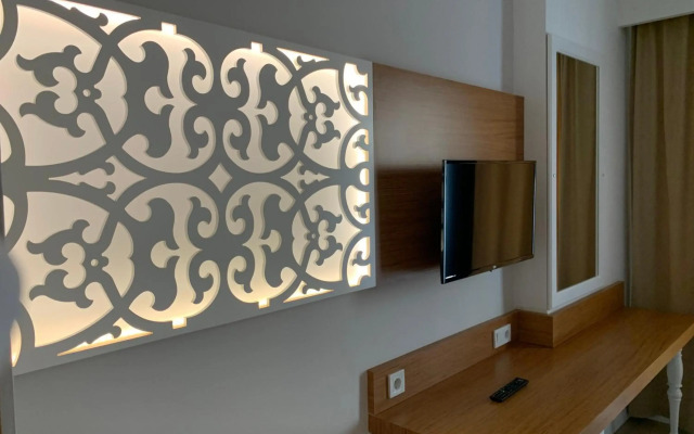 The Sansa Hotel & Spa