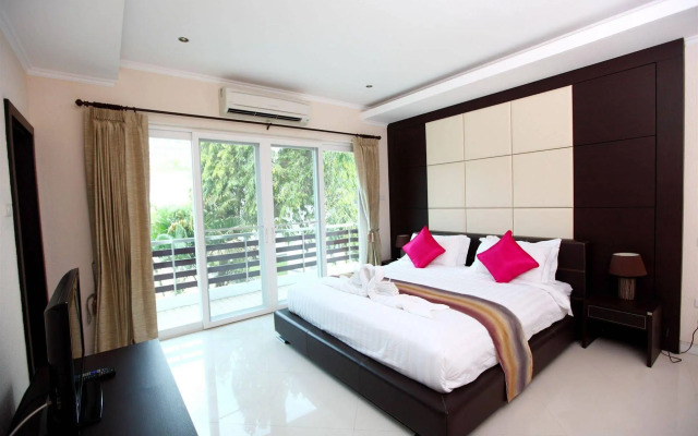 Hidden Palm Pool Villas