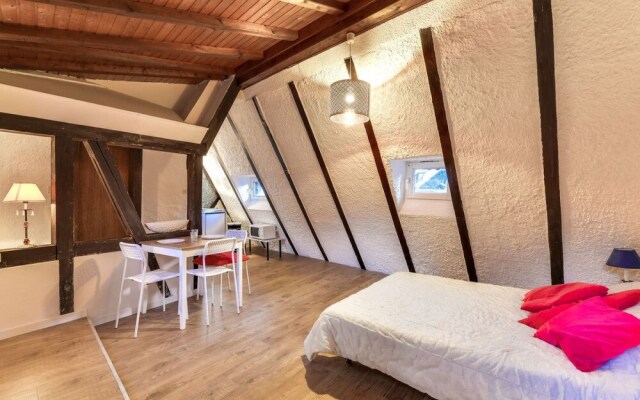 Lovely Apartment With a Small Terrace