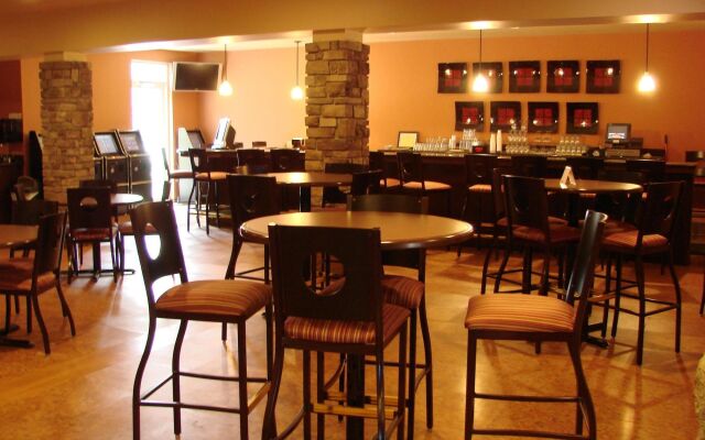 Crandon Inn and Suites