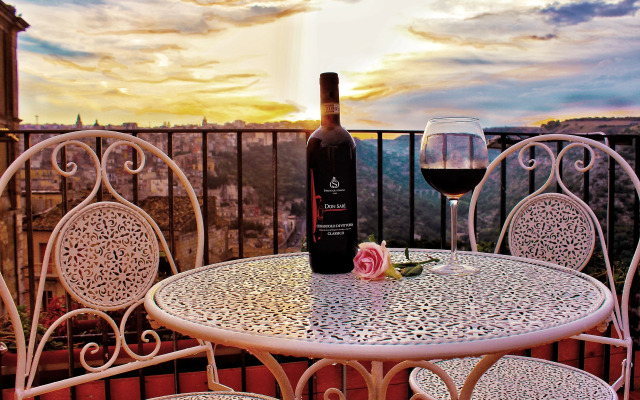 Reusuite Authentic Sicilian Hospitality