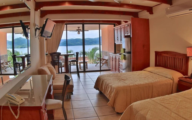 Hotel-style Ocean-view Unit in Flamingo With Pool