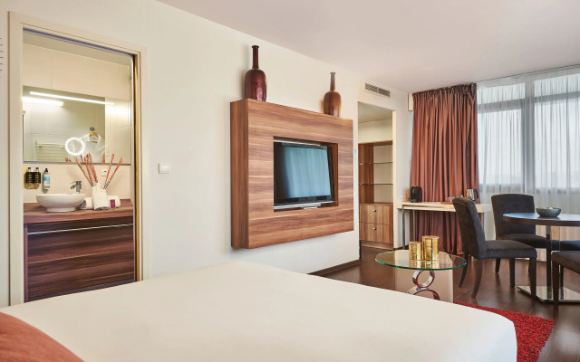 Gatsby Hotel & Restaurant by Happyculture