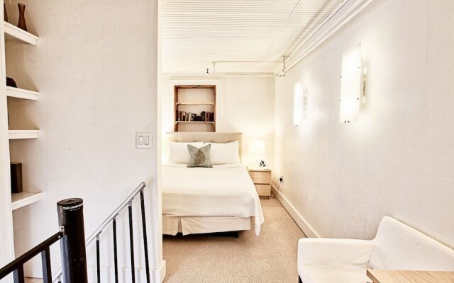 The Haus on Mirror Lake