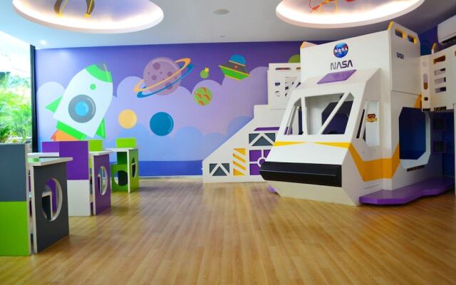 Modern Department With the Best Location, Skybar & Gym