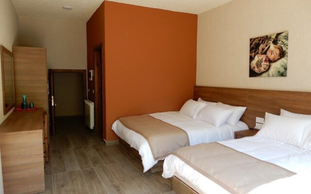 Laze Fountain Eco Hotel