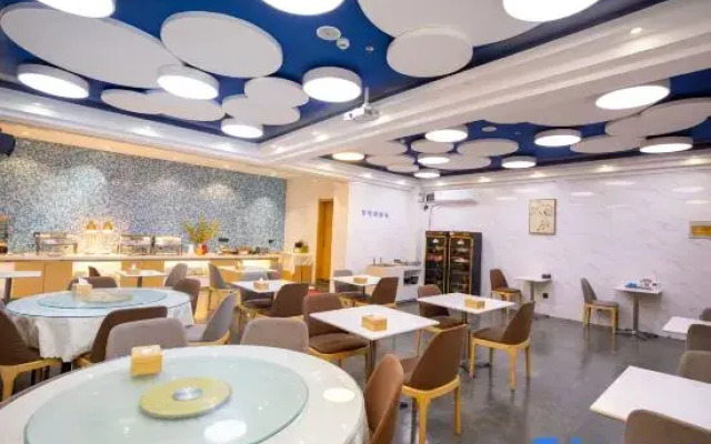 Starway Hotel (Zhengzhou Economic Development Zone Third Street)