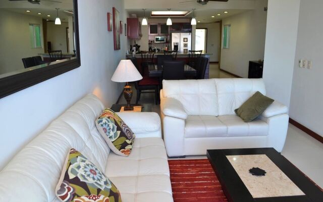 Condo Torre Diamante 305 by MDR