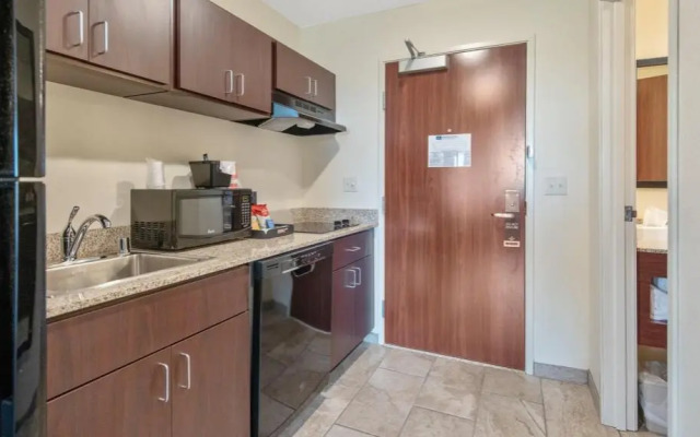 Cobblestone Hotel & Suites - Austin