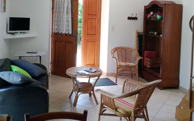 Cozy Holiday Home in Uzer with Swimming Pool