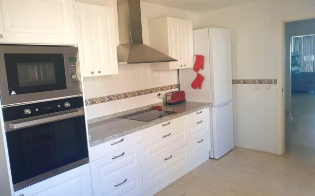 Apartment With 4 Bedrooms in Estepona, With Wonderful sea View, Furnished Balcony and Wifi