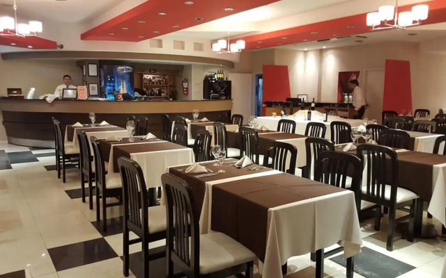 Howard Johnson by Wyndham San Pedro