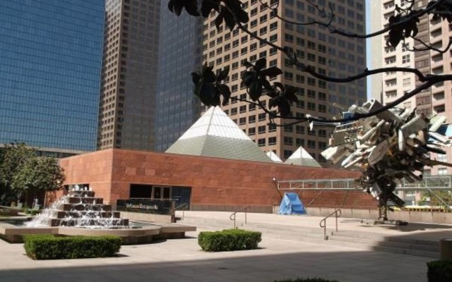 Los Angeles Apartments by Barsala