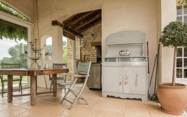 Cozy Villa in Saint-bonnet-la-rivière With Swimming Pool