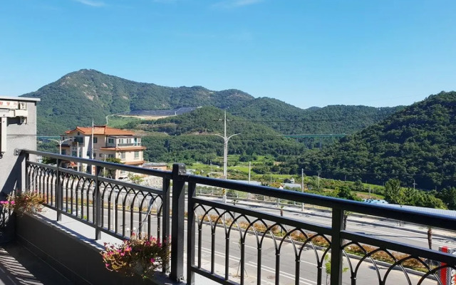 Pyramid Red Clay Pension