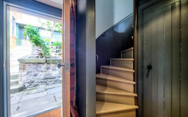 Rockhouse: Historic Gem - Photographer's Studio