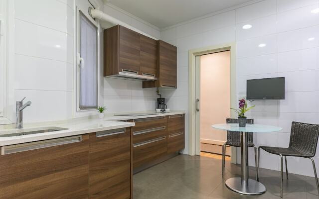 Gran Via 1.2 by Forever Rentals