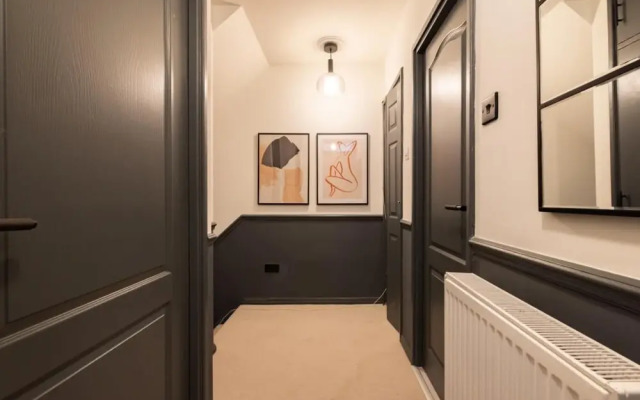 The Broxwood Way Escape - Elegant 1Bdr Apartment With Terrace