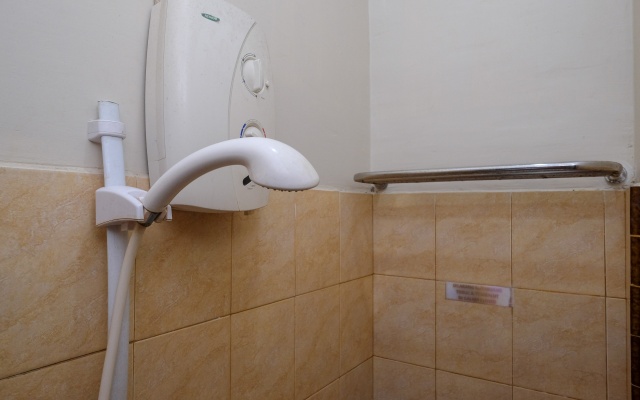 RedDoorz @ Hotel Rich Parepare near Pantai Mattirotasi – Bathroom – Parepare