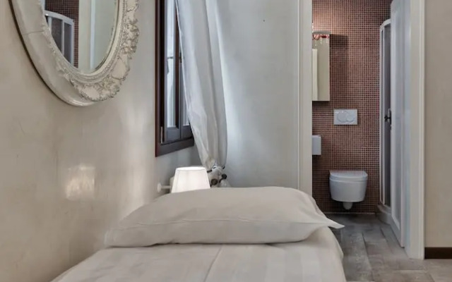 Rialto Bridge Romantic House