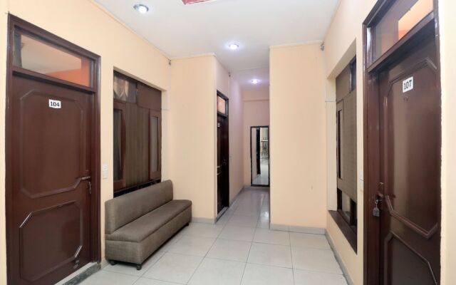 OYO 14876 Hotel Samrat