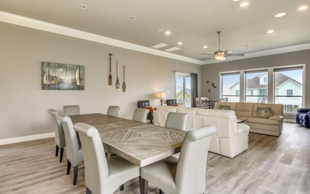 Salty Blue Mermaid - 4 Br Home