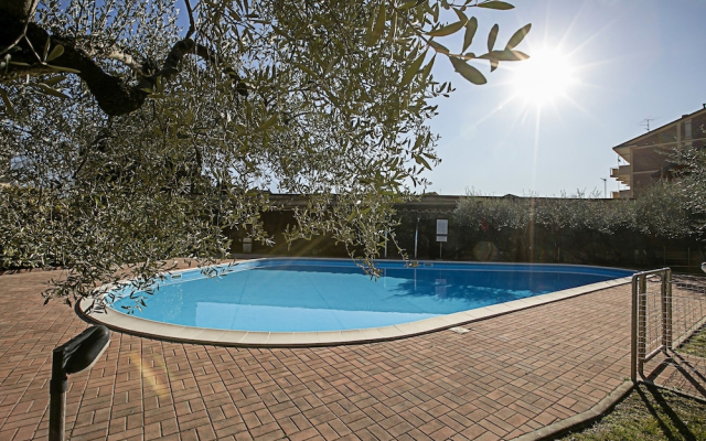 Borgo Degli Ulivi 800Mt From Lake