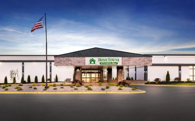 HomeTowne Studios by Red Roof & Conference Center Cortland