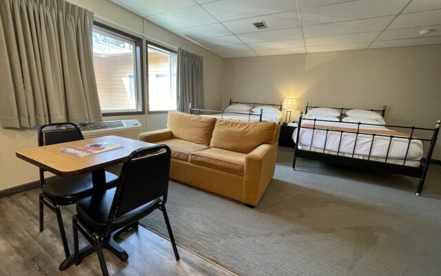 Boulder Twin Lakes Inn