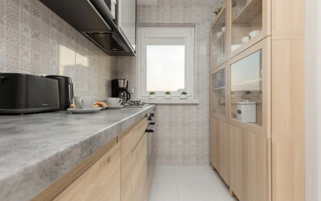 Stylish Apartment in Żoliborz by Renters
