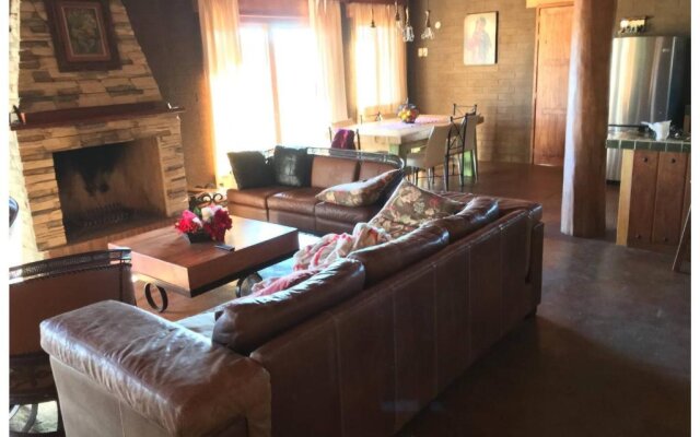 Beautiful Cabin Downtown Tapalpa Oven Mud Barbecue Grill 4 Room 12 ppl TV Wifi