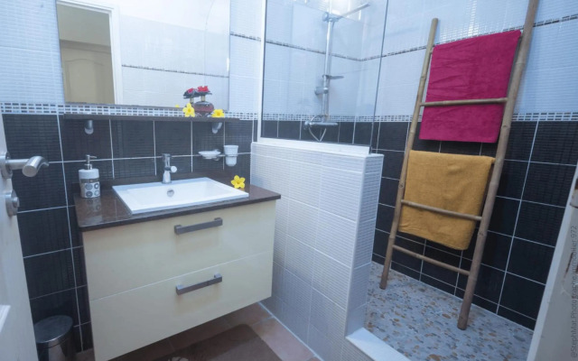 972A - Magnifique rez-de-chaussée avec piscine privative