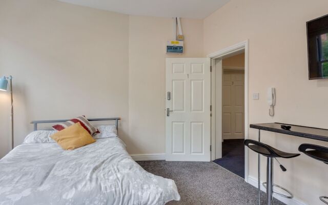 Tranquil Apartment in Coventry Near Skydome Arena