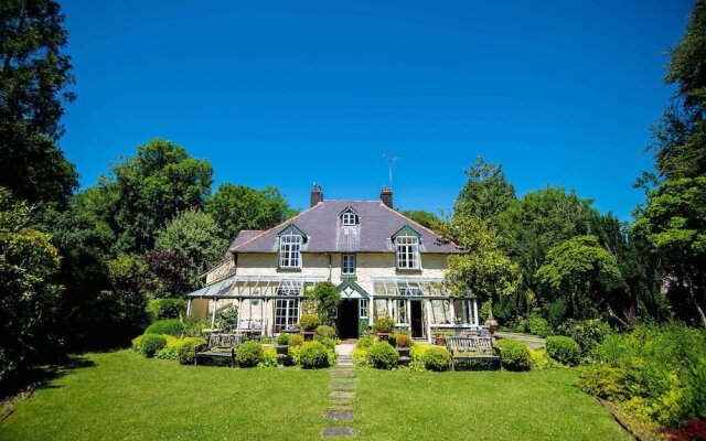 The Cors Country House