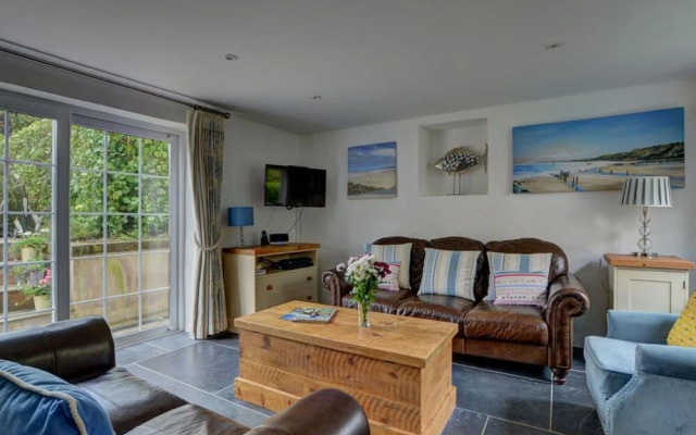 Comfortable Holiday Home in Croyde with Hot Tub