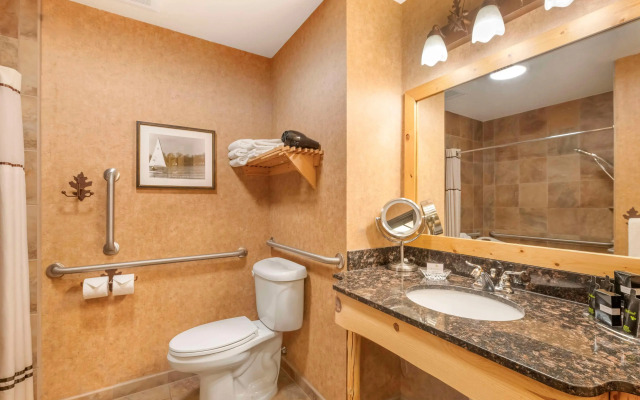 Best Western Premier The Lodge on Lake Detroit