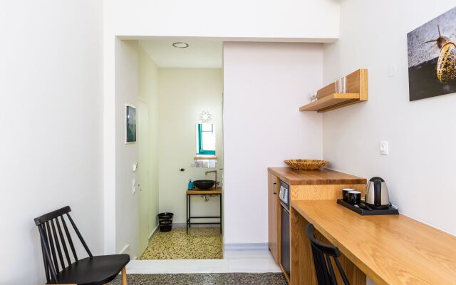 Ink Hotel Phos