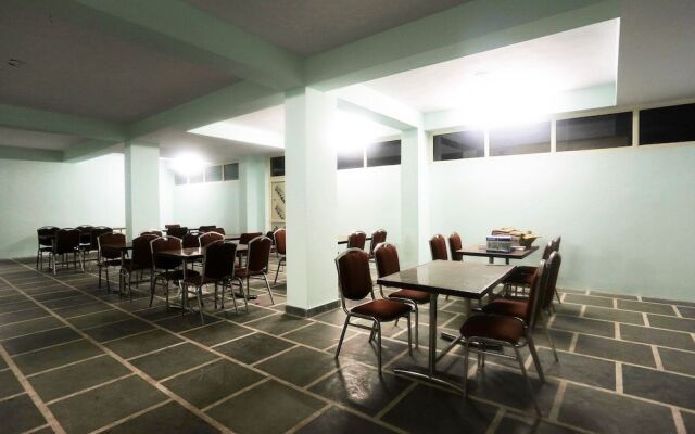 OYO 48551 Hotel Him Jyoti Gurgaon