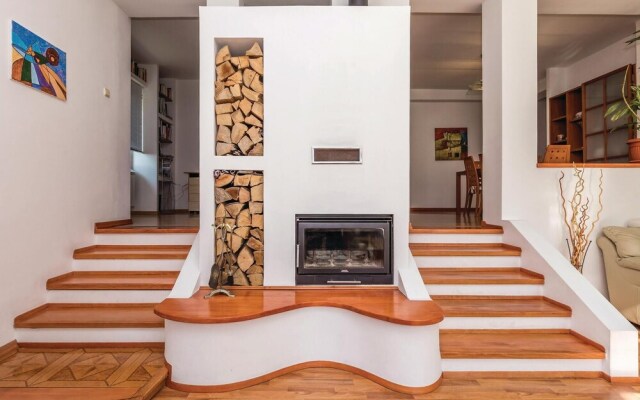 Amazing Home in Mundanije With Wifi and 3 Bedrooms