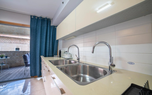 Art Apartment In Mamila - King David Residence