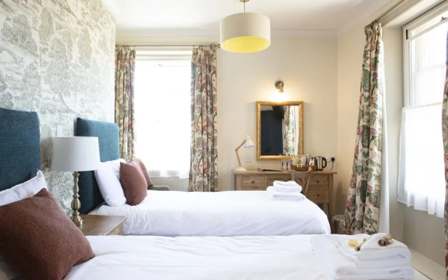 The Kings Arms Hotel - Inn