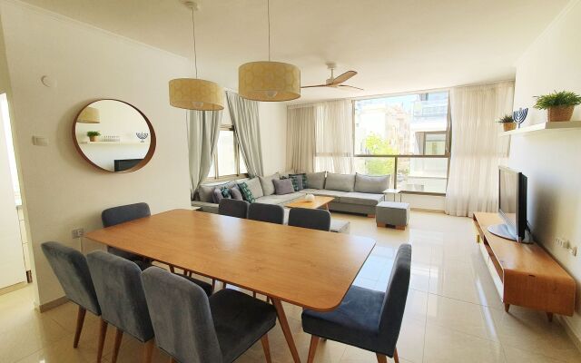 Apartment Lilas - 3Br - Tel Aviv - Seaside - Harav Kook St - #Tl51